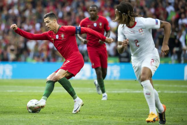 詹姆斯三双克内克特20+8 湖人大胜马刺止3连败