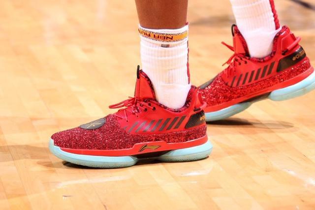 詹姆斯25分+上篮绝杀 美国男篮1分险胜南苏丹